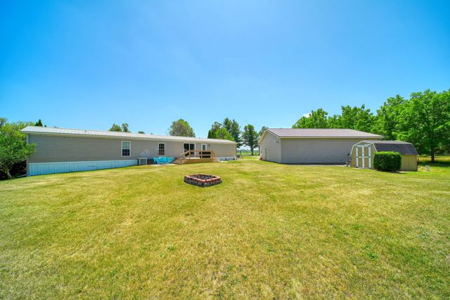 2752 W Mosherville Road, Jonesville, MI 49250