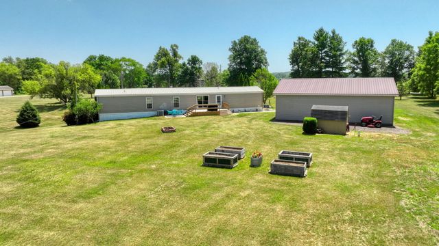 2752 W Mosherville Road, Jonesville, MI 49250