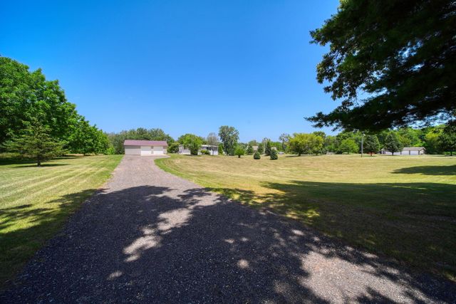 2752 W Mosherville Road, Jonesville, MI 49250