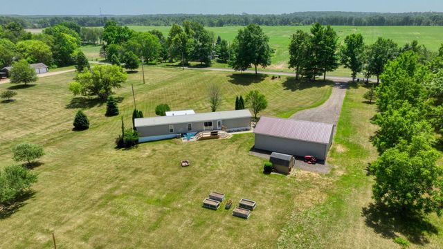 2752 W Mosherville Road, Jonesville, MI 49250