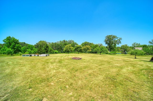 2752 W Mosherville Road, Jonesville, MI 49250