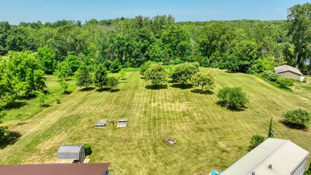 2752 W Mosherville Road, Jonesville, MI 49250
