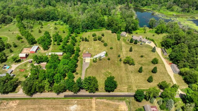 2752 W Mosherville Road, Jonesville, MI 49250
