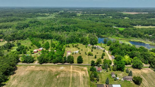 2752 W Mosherville Road, Jonesville, MI 49250
