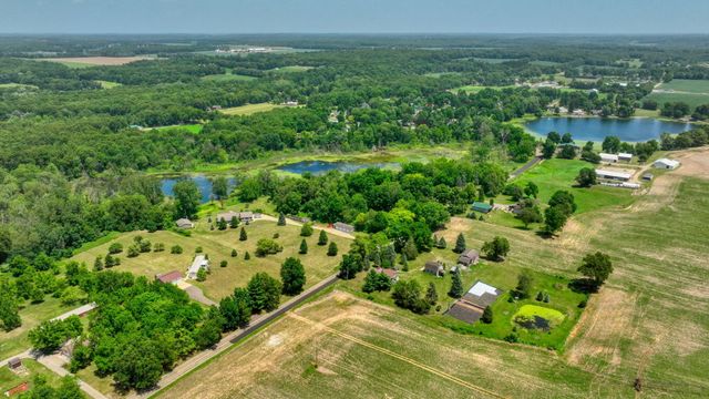 2752 W Mosherville Road, Jonesville, MI 49250