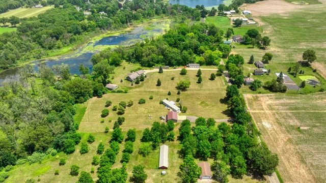 2752 W Mosherville Road, Jonesville, MI 49250