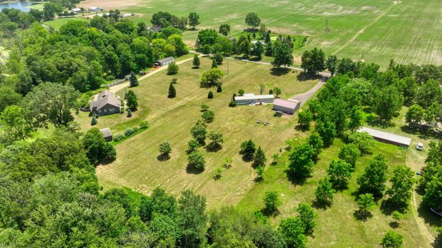 2752 W Mosherville Road, Jonesville, MI 49250