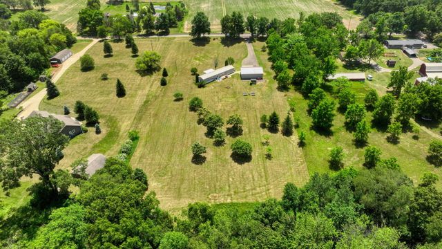 2752 W Mosherville Road, Jonesville, MI 49250
