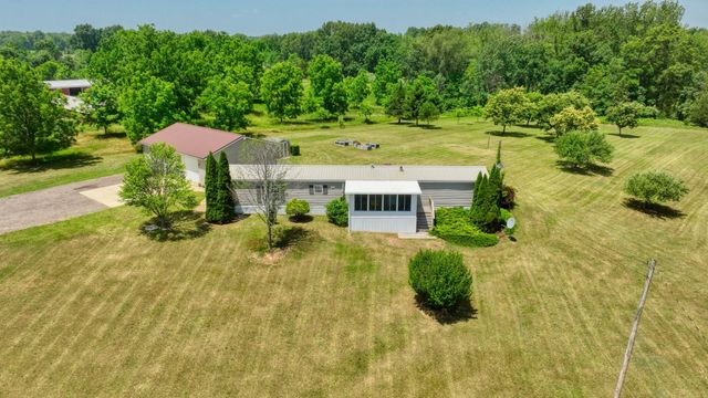 2752 W Mosherville Road, Jonesville, MI 49250