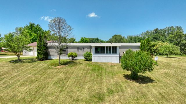2752 W Mosherville Road, Jonesville, MI 49250