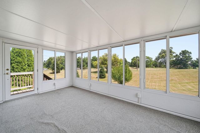 2752 W Mosherville Road, Jonesville, MI 49250