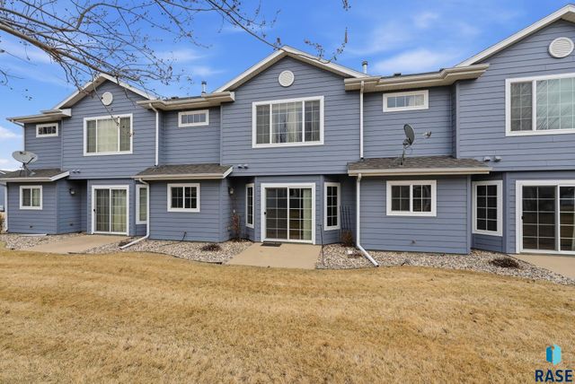 1213 N Pekin Pl Place, Sioux Falls, SD 57107