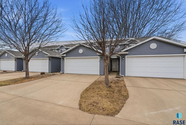 1213 N Pekin Pl Place, Sioux Falls, SD 57107