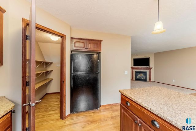 1213 N Pekin Pl Place, Sioux Falls, SD 57107