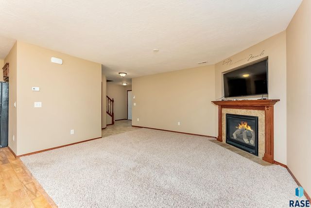 1213 N Pekin Pl Place, Sioux Falls, SD 57107