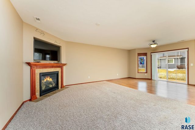 1213 N Pekin Pl Place, Sioux Falls, SD 57107