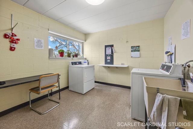 5540 Walnut Avenue 7B, Downers Grove, IL 60515