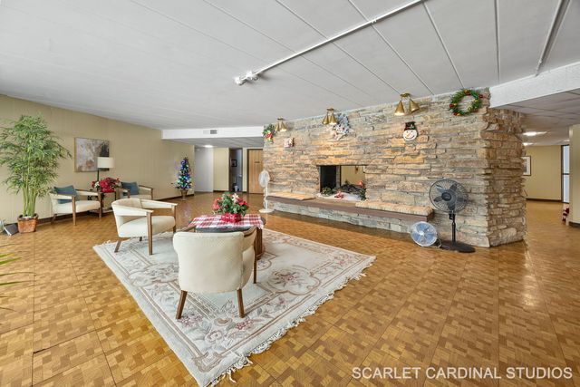 5540 Walnut Avenue 7B, Downers Grove, IL 60515