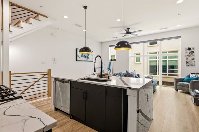 2102 N Prairie Avenue 102, Dallas, TX 75204