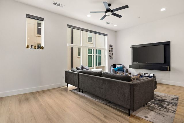 2102 N Prairie Avenue 102, Dallas, TX 75204