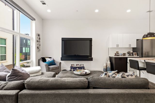 2102 N Prairie Avenue 102, Dallas, TX 75204