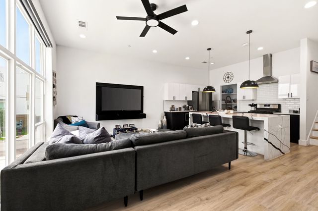 2102 N Prairie Avenue 102, Dallas, TX 75204