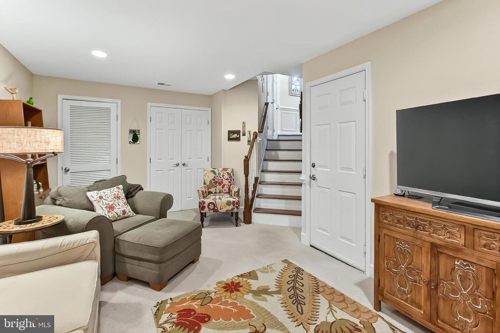 4628 KNIGHT PL, Alexandria, VA 22311