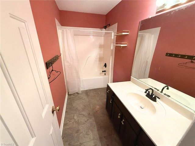 5715 Bayleaf Lane, Greensboro, NC 27455