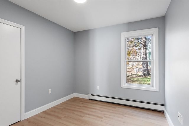 24 Greenwood St, Gardner, MA 01440