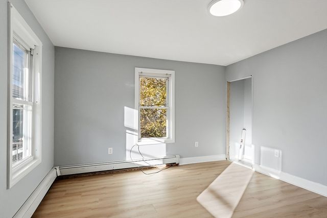 24 Greenwood St, Gardner, MA 01440