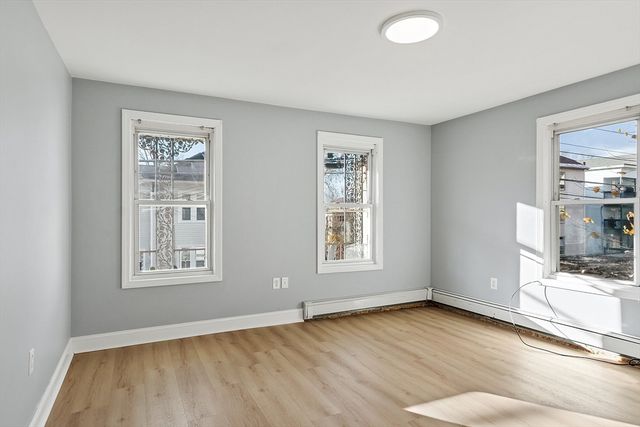 24 Greenwood St, Gardner, MA 01440