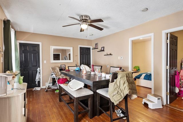 24 Greenwood St, Gardner, MA 01440