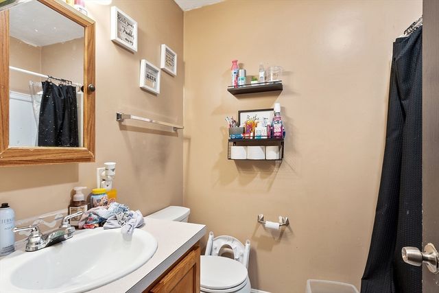 24 Greenwood St, Gardner, MA 01440