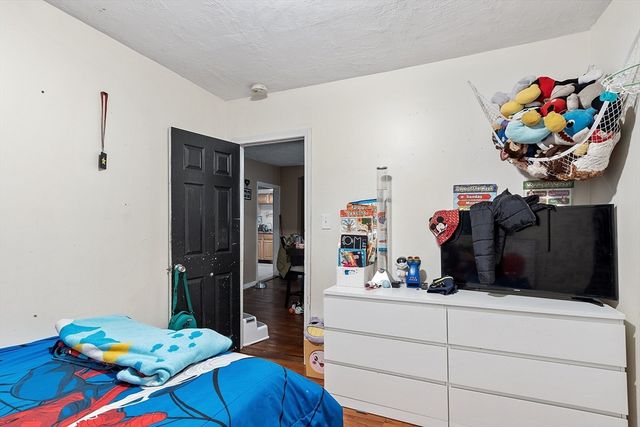 24 Greenwood St, Gardner, MA 01440