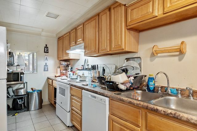 24 Greenwood St, Gardner, MA 01440