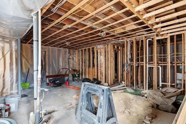 24 Greenwood St, Gardner, MA 01440