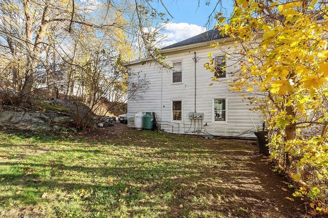 24 Greenwood St, Gardner, MA 01440