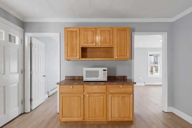 24 Greenwood St, Gardner, MA 01440