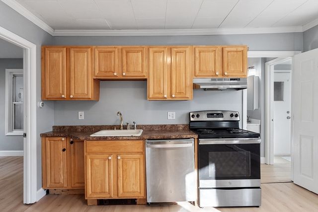 24 Greenwood St, Gardner, MA 01440