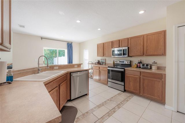 7808 CARRIAGE POINTE DRIVE, Gibsonton, FL 33534