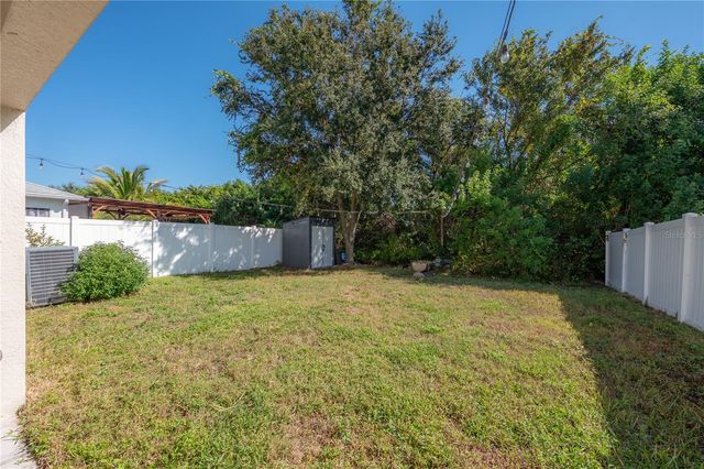 7808 CARRIAGE POINTE DRIVE, Gibsonton, FL 33534