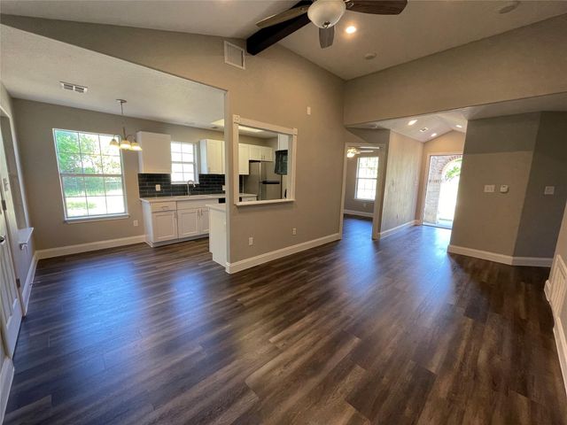 2004 Maple ST, Georgetown, TX 78626