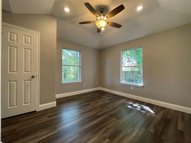 2004 Maple ST, Georgetown, TX 78626