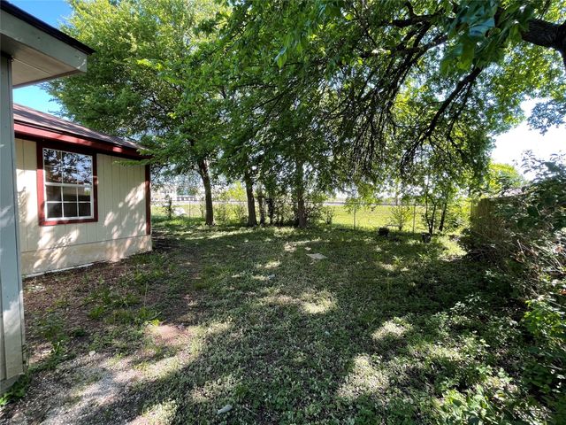 2004 Maple ST, Georgetown, TX 78626