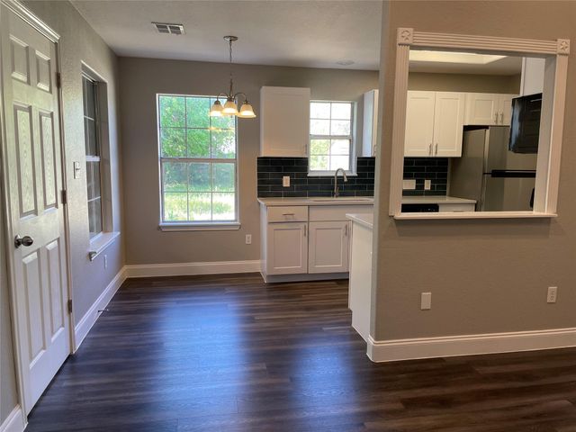 2004 Maple ST, Georgetown, TX 78626