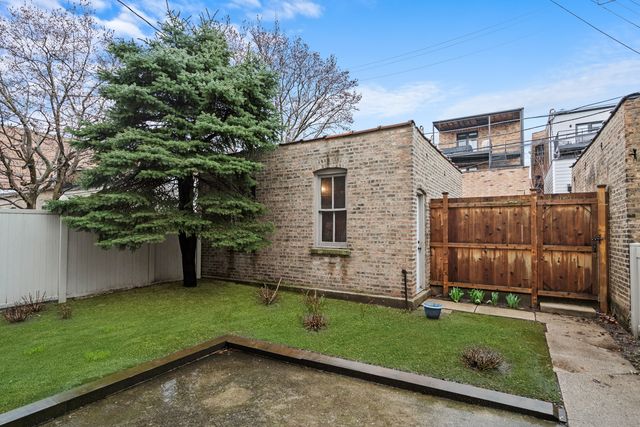 1336 W Cornelia Avenue 2, Chicago, IL 60657