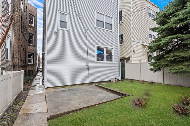 1336 W Cornelia Avenue 2, Chicago, IL 60657
