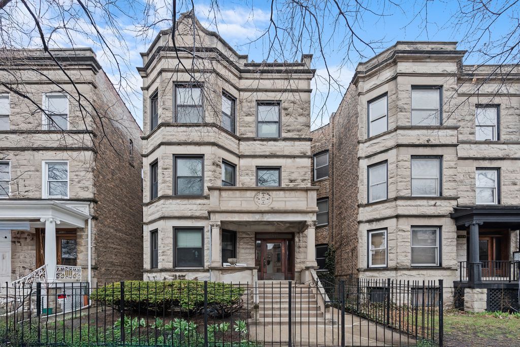 1336 W Cornelia Avenue 2, Chicago, IL 60657