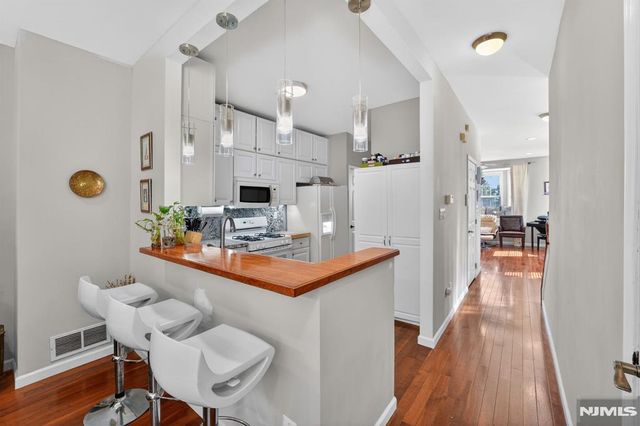 215 Barringer Drive 2088, Nutley, NJ 07110