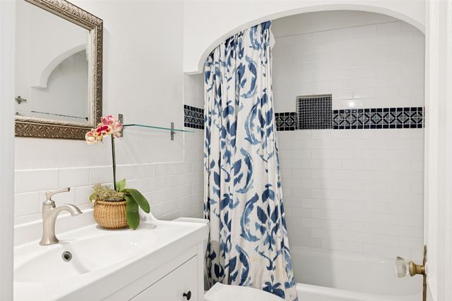 7011 Hammond Avenue, Dallas, TX 75223